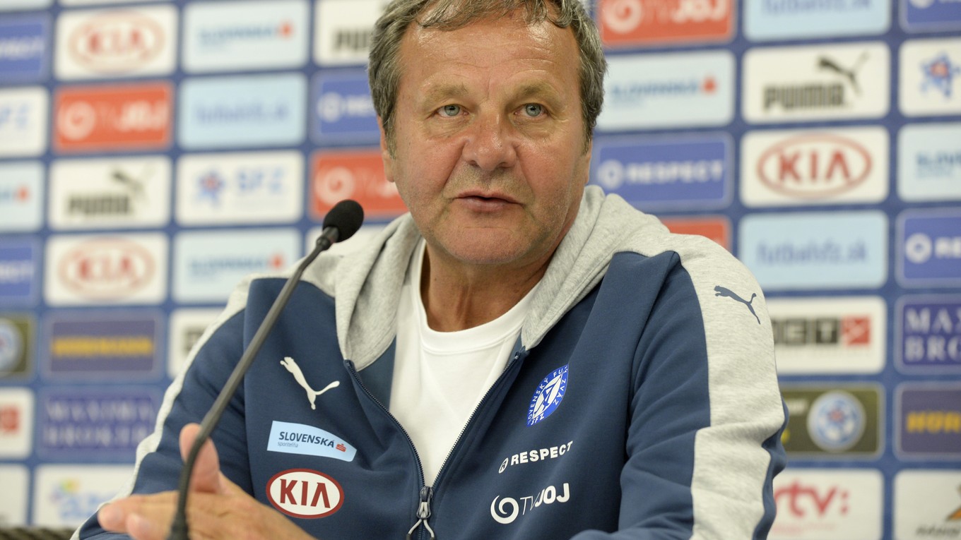 Tréner slovenskej futbalovej reprezentácie Ján Kozák.