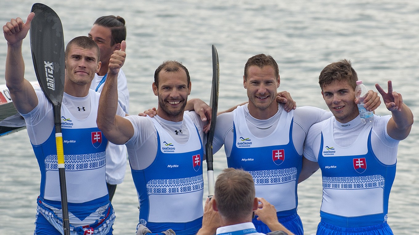 Slovenskí reprezentanti v rýchlostnej kanoistike sprava Denis Myšák, Erik Vlček, Juraj Tarr, Tibor Linka