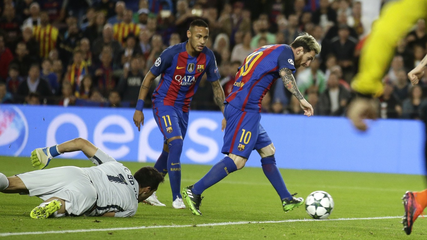 Messi (č. 10) dal hetrik proti City. 