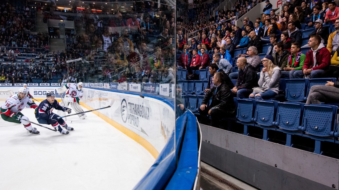 Slovan hráva domáce zápasy v KHL na Zimnom štadióne Ondreja Nepelu, ktorý patrí mestu.