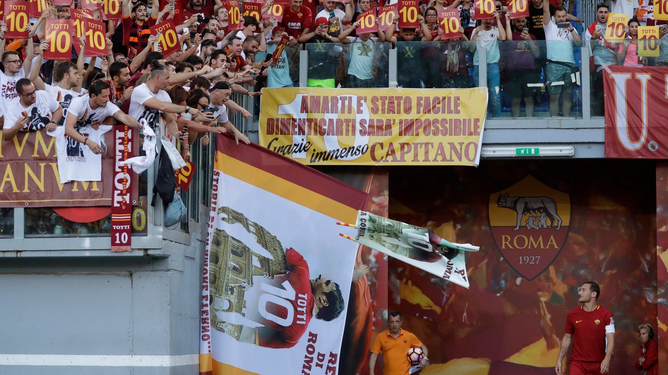 Francesco Totti počas príchodu na štadión pred svojou rozlúčkou.