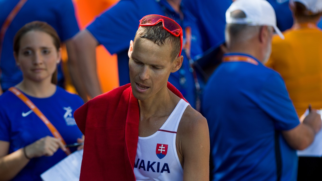Slovenský chodec Matej Tóth v cieli pretekov v chôdzi mužov na 50 km na ME v atletike v Berlíne.