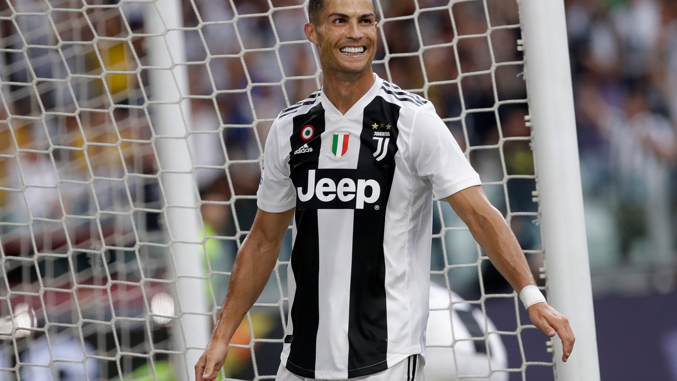 Cristiano Ronaldo zažije premiéru v Lige majstrov v drese Juventusu Turín.
