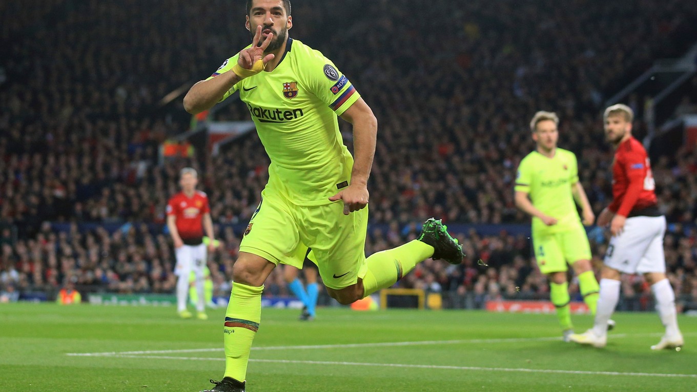 Luis Suárez sa teší v zápase Manchester United - FC Barcelona.