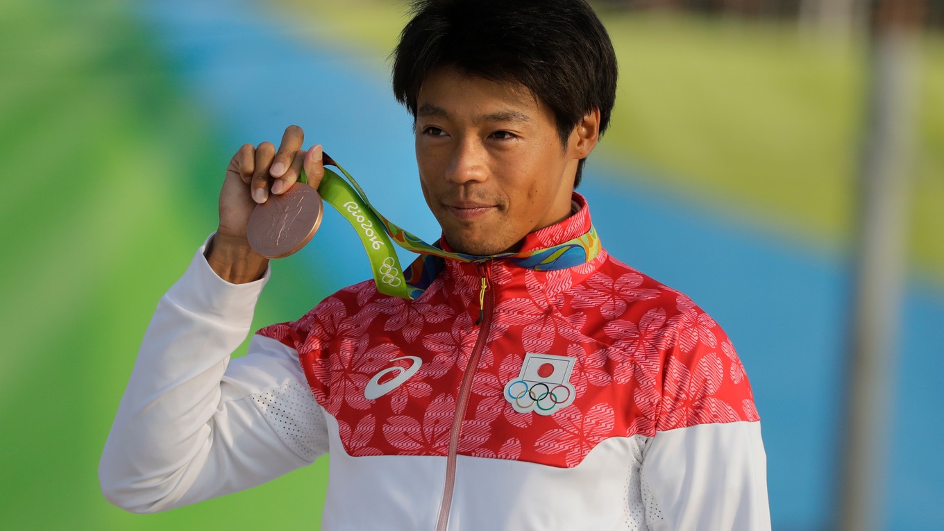 Takuja Haneda s bronzovou medailou na olympiáde v Rio de Janeiro.