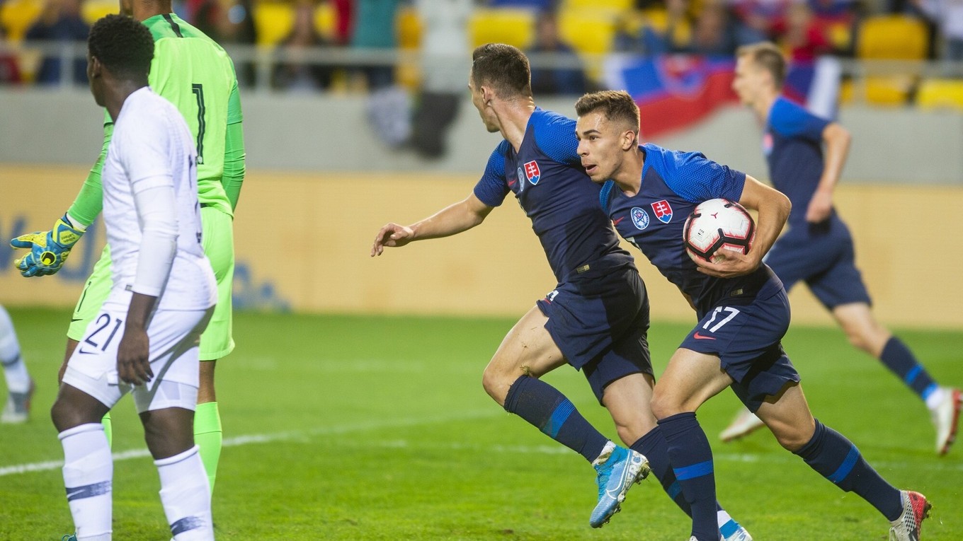 Momentka zo zápasu Slovensko - Francúzsko v kvalifikácii EURO 2021 hráčov do 21 rokov.