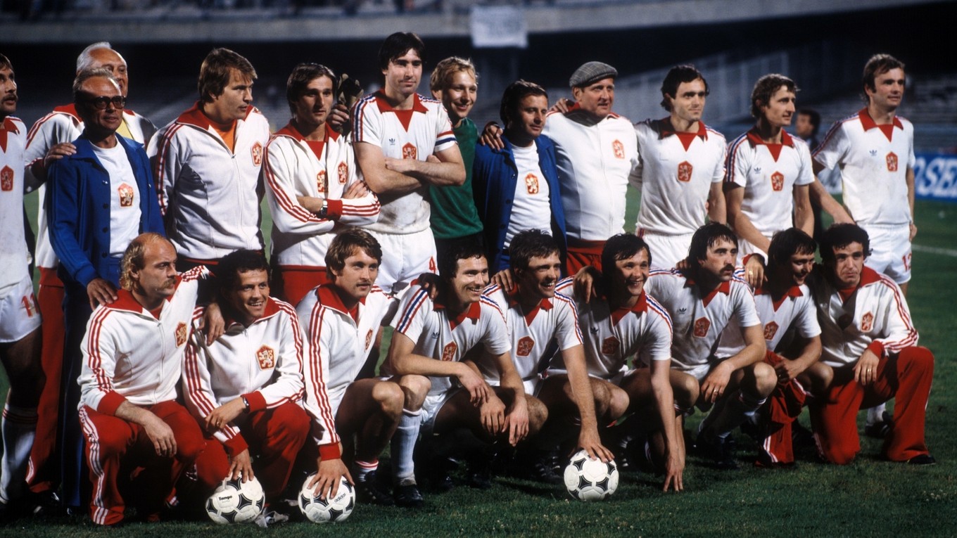 Futbalisti Československa po víťazstve nad Talianskom v súboji o bronz na ME 1980.