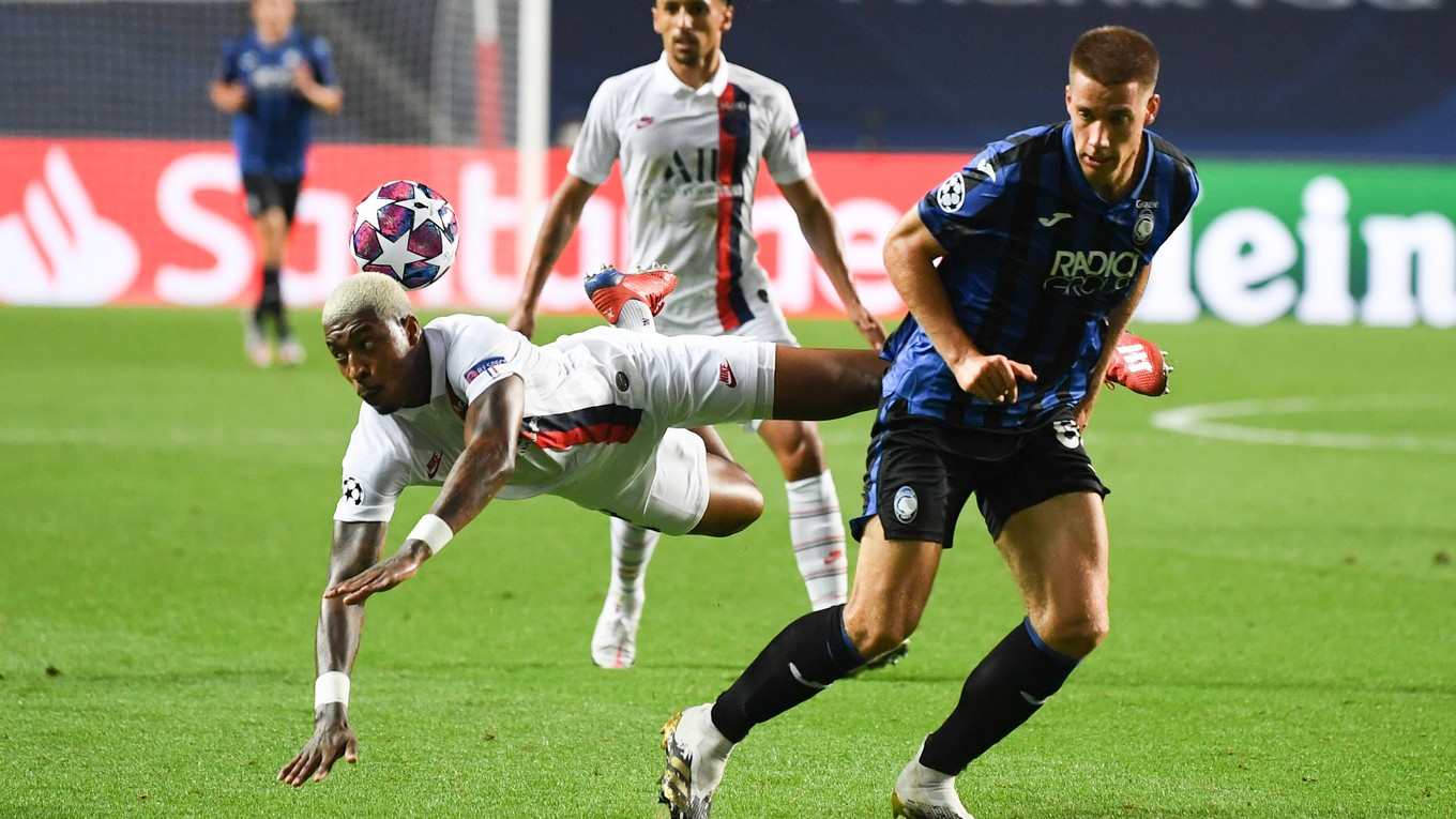 Momentka zo zápasu Atalanta Bergamo - PSG.