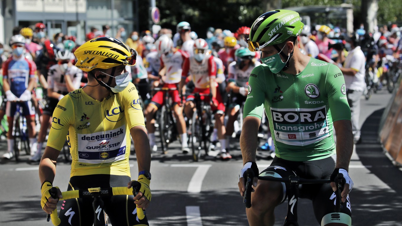 Peter Sagan (zelený dres) a Julian Alaphilippe (žltý dres) pred 5. etapou na Tour de France 2020.