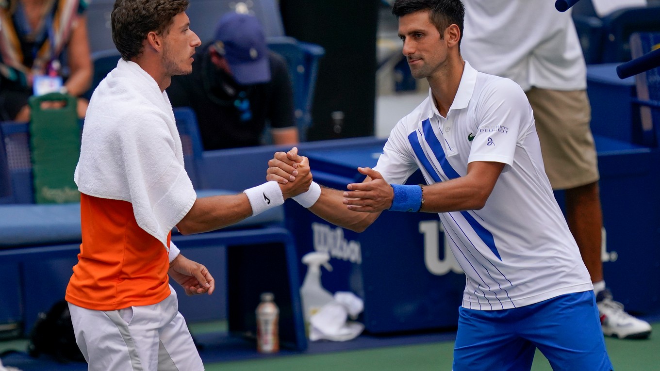 Novak Djokovič (vpravo) po vylúčení z US Open.