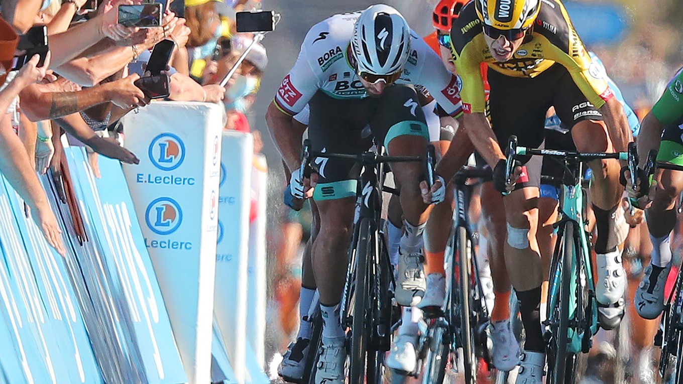 Peter Sagan a Wout van Aert v súboji v 11. etape na Tour de France 2020.