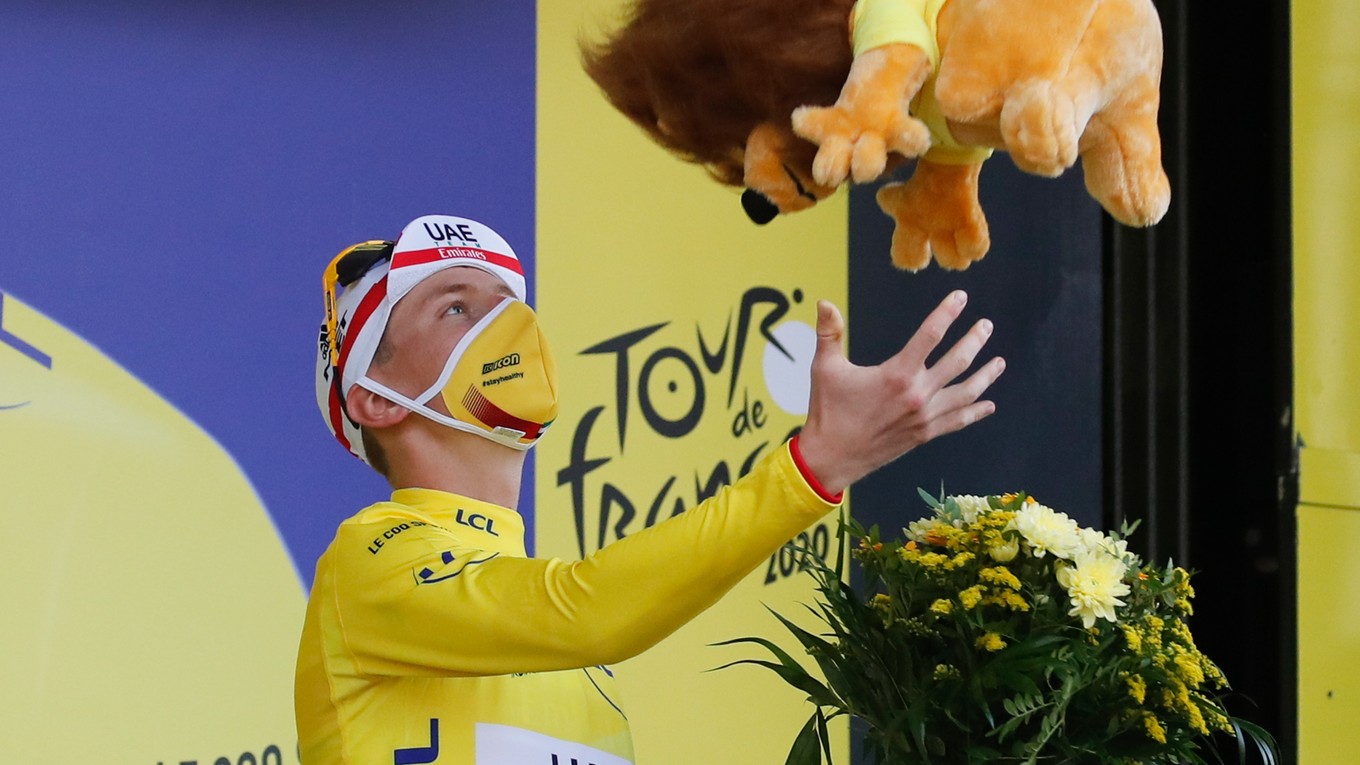 Tadej Pogačar vyhrá Tour de France 2020.
