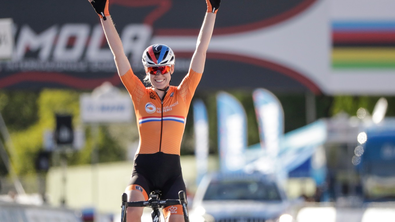 Anna van der Breggenová vyhrala hromadné preteky na MS v cyklistike 2020.