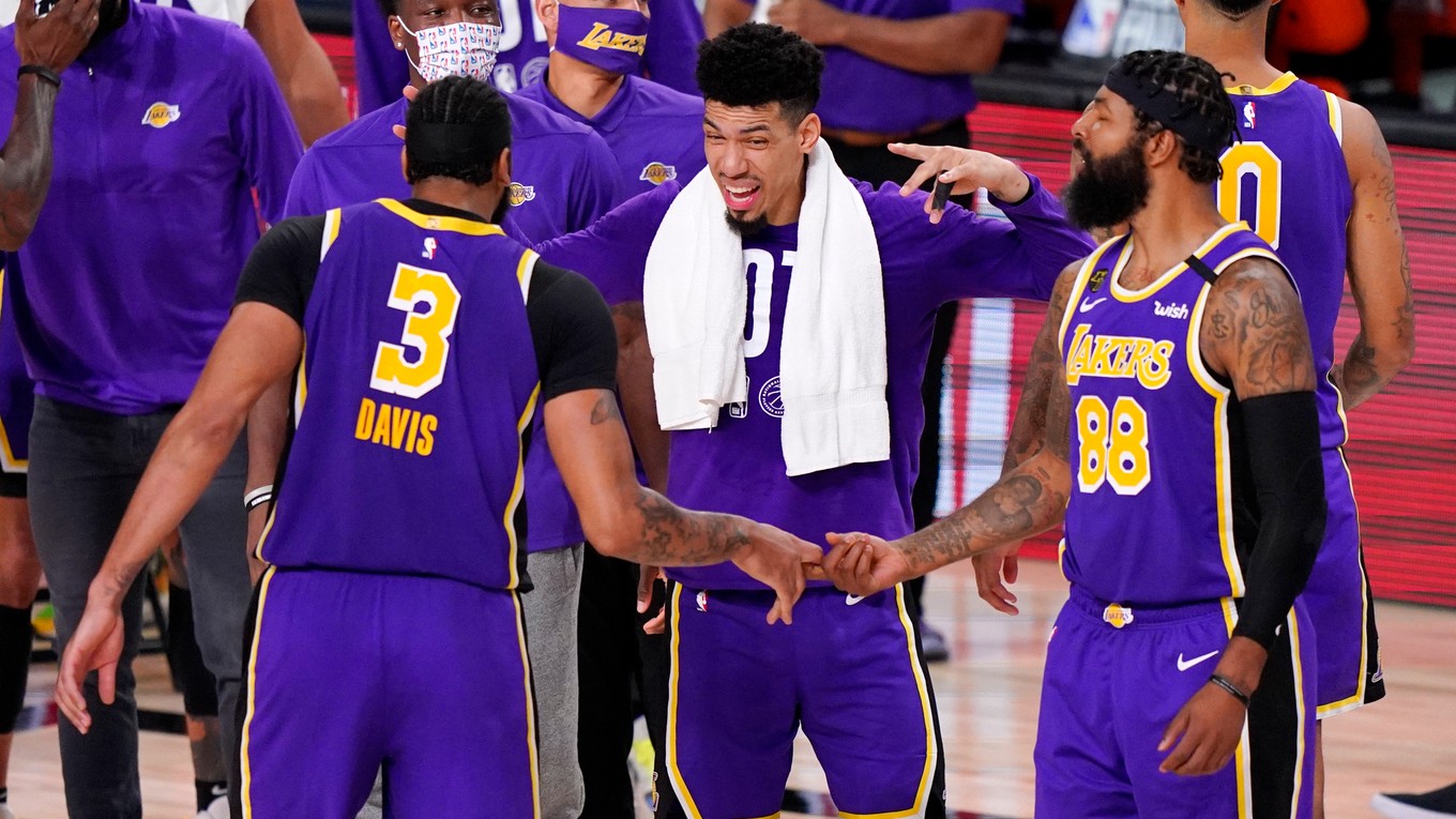 Hráči Los Angeles Lakers Anthony Davis a Markieff Morris.