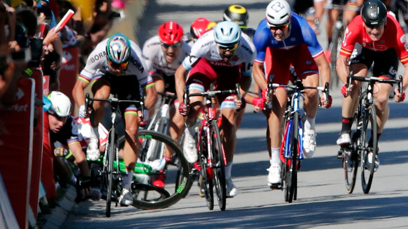Peter Sagan po kolízii s Markom Cavendishom na Tour de France skončil