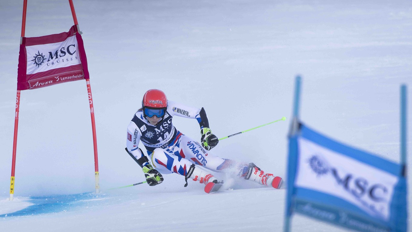 Petra Vlhová počas obrovského slalomu vo švajčiarskom Lenzerheide. 