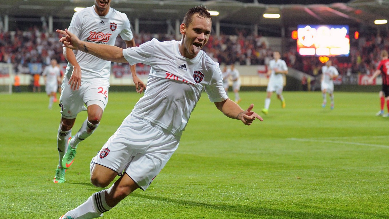 Martin Mikovič oslavuje gól.