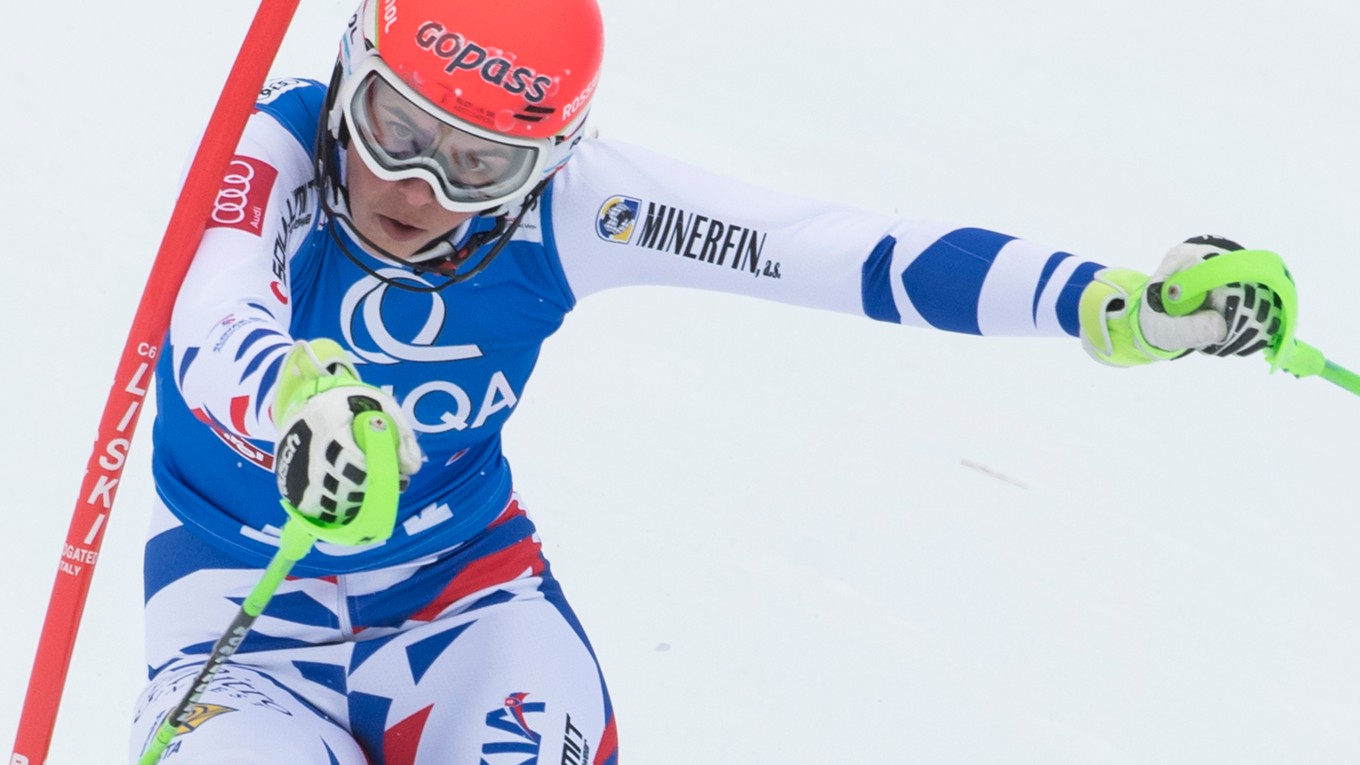 Petra Vlhová na trati prvého kola slalomu v Lienzi.