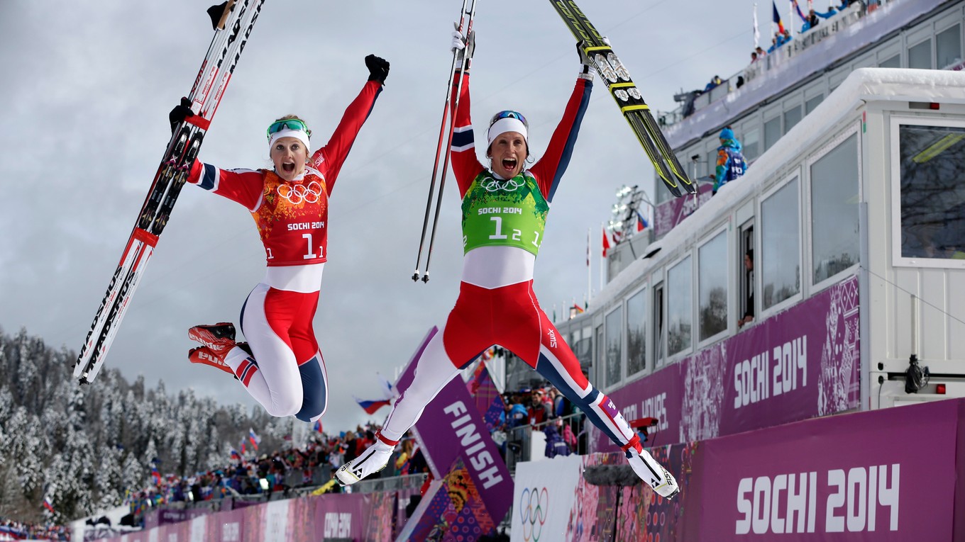 Nórka Marit Björgenová (vpravo) v poradí najúspešnejśích športovcov zimných olympiád môže dostihnúť Oleho Einara Björndalena.  Potrebuje však získať tri medaily. 