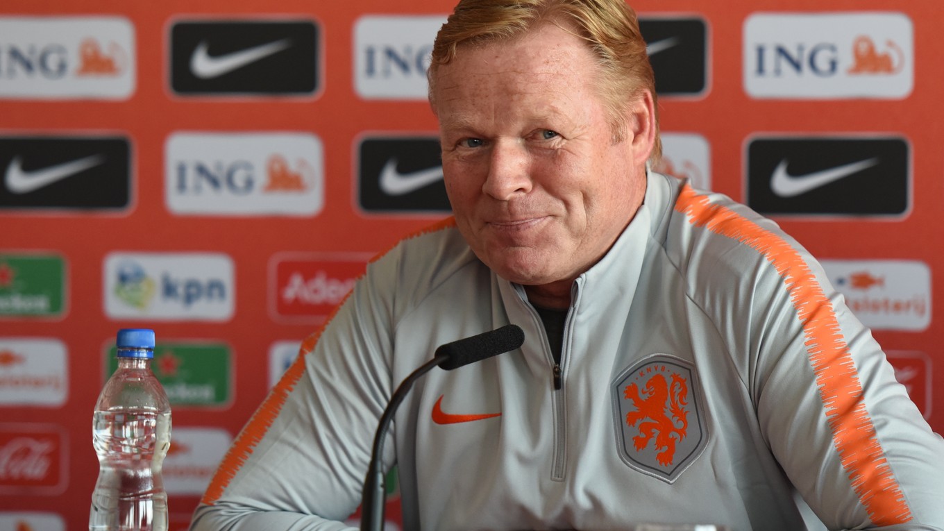 Tréner holandskej futbalovej reprezentácie Ronald Koeman reční na tlačovej konferencii pred štvrtkovým priateľským zápasom Slovensko - Holandsko.
