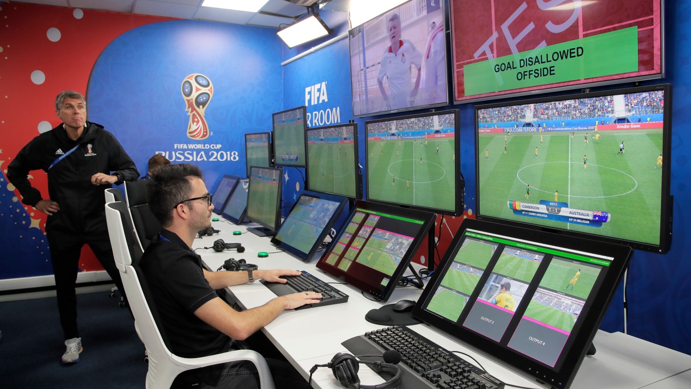 Videotechnológia, ktorá pomáha rozhodcom na MS vo futbale 2018.