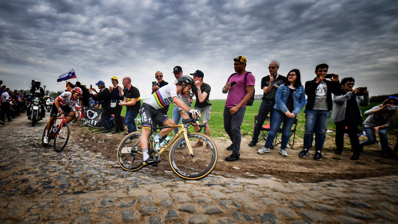Cyklisti na Tour de France absolvujú tento rok 22 kilometrov po kockách, tzv. pavé, ktoré sú typické pre monumentálnu klasiku Paríž - Roubaix.
