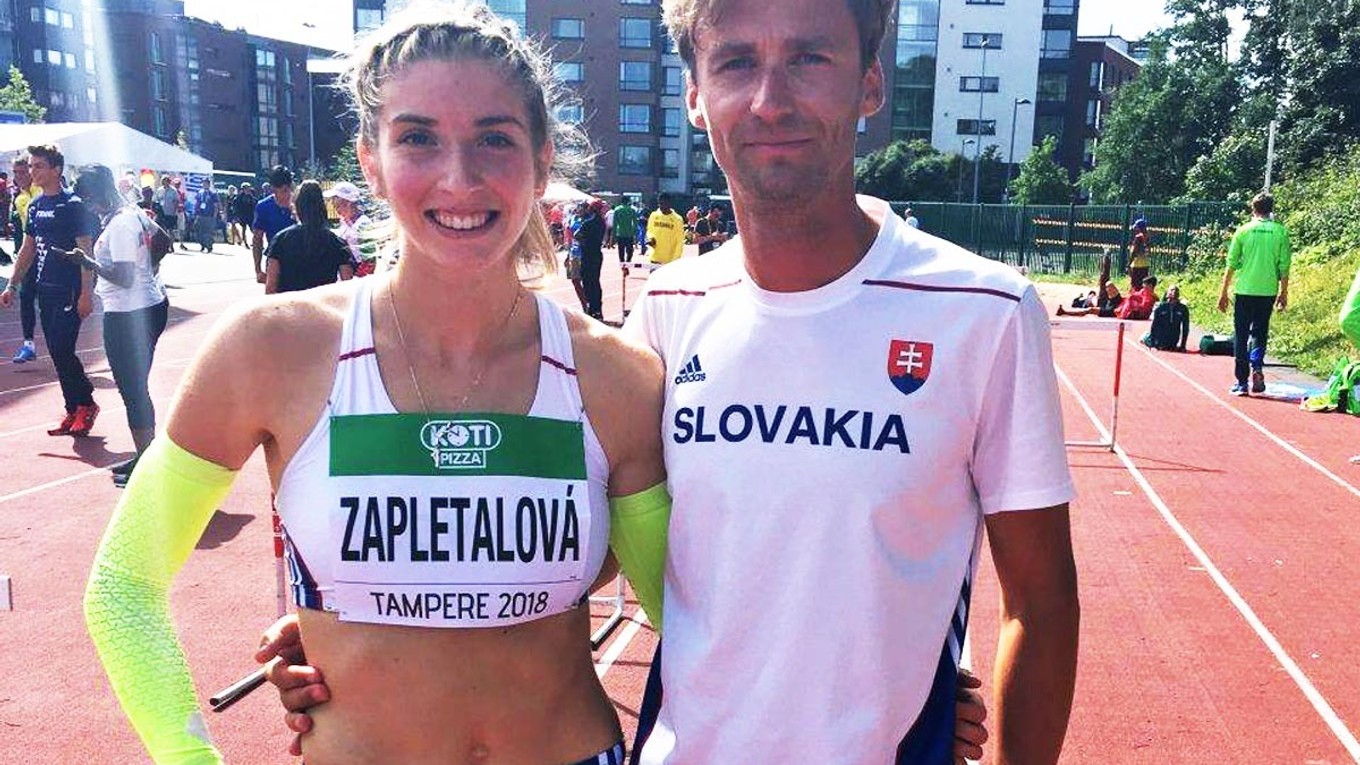 Emma Zapletalová s trénerom Petrom Žňavom. 