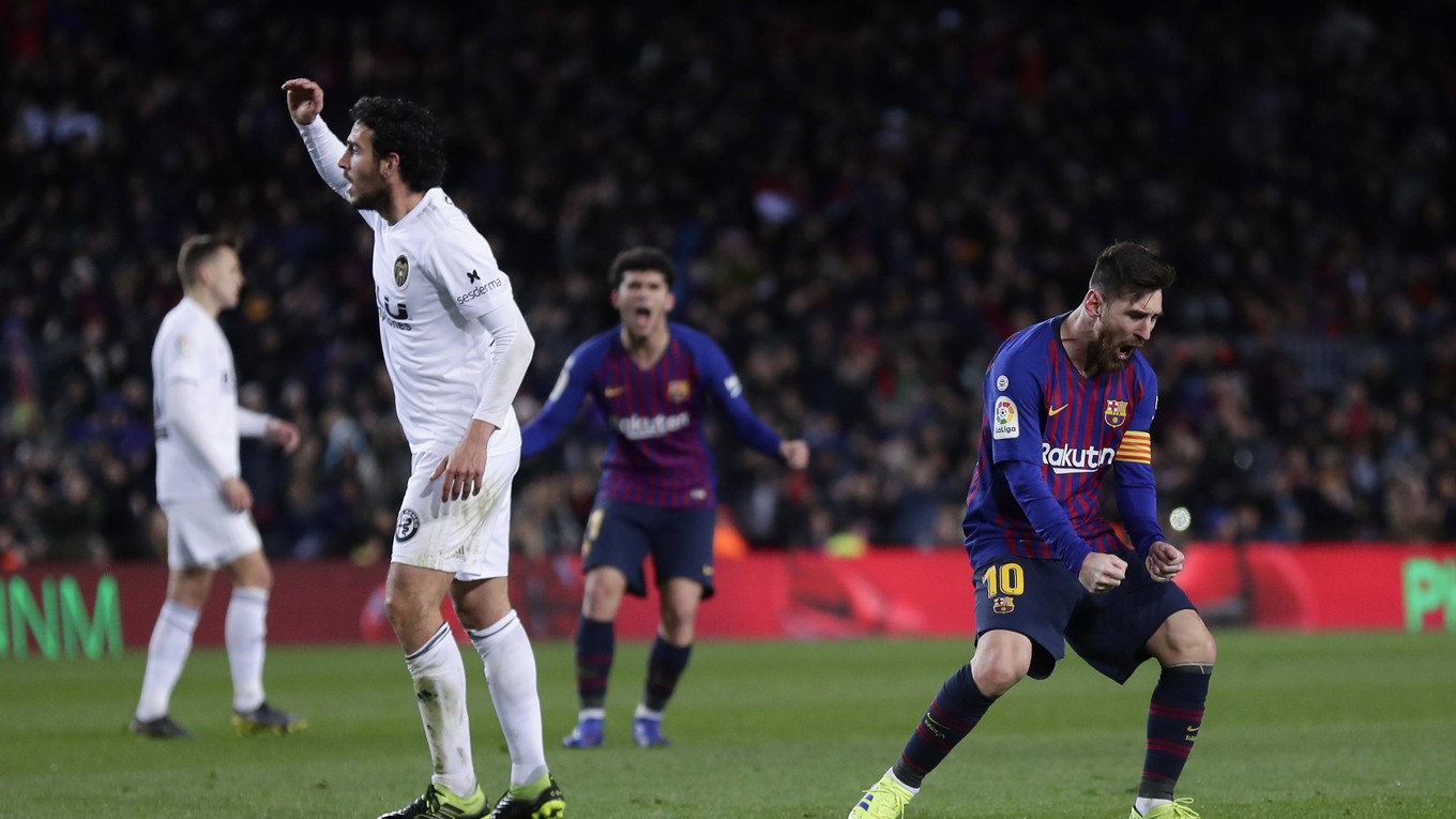 Lionel Messi (vpravo) sa raduje zo svojho gólu.