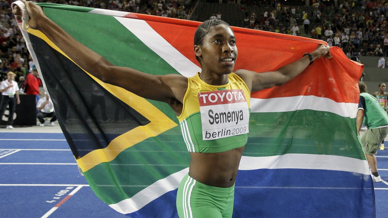 Juhoafričanka Caster Semenyová sa takto tešila zo zisku zlatej medaily v behu na 800 m na atletických MS v Berlíne 19. augusta 2009.

​