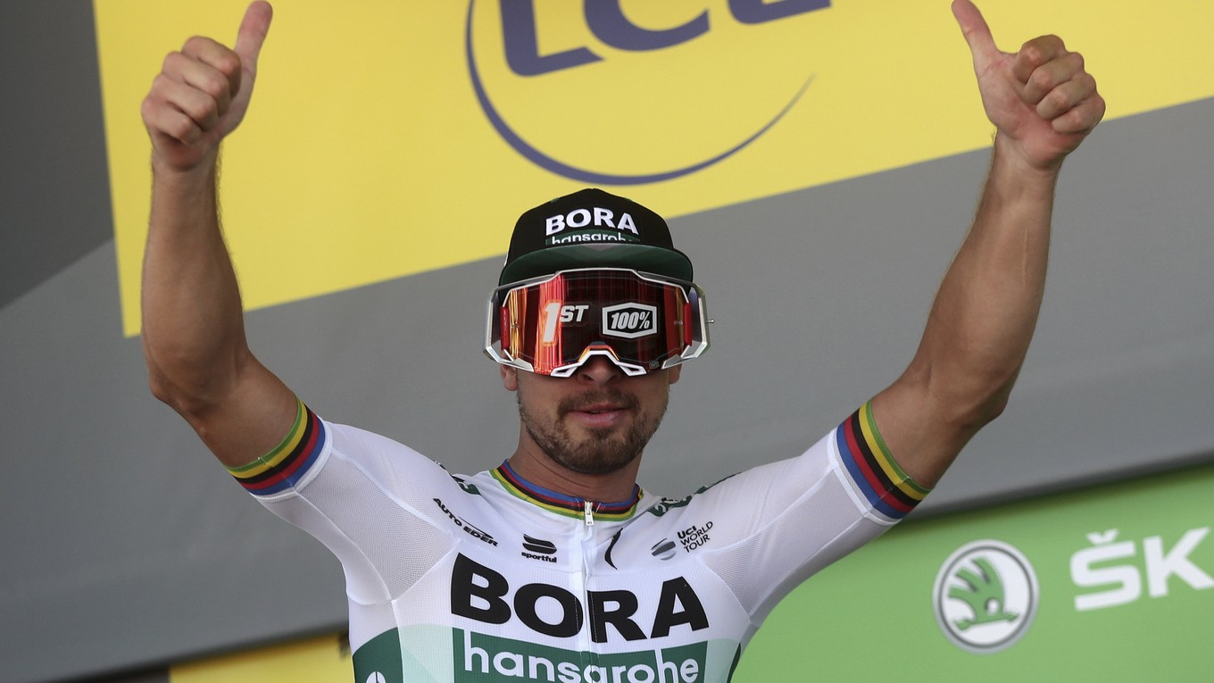 Slovenský cyklista Peter Sagan sa teší na pódiu po výhre v 5. etape 106. ročníka Tour de France v stredu 10. júla 2019.