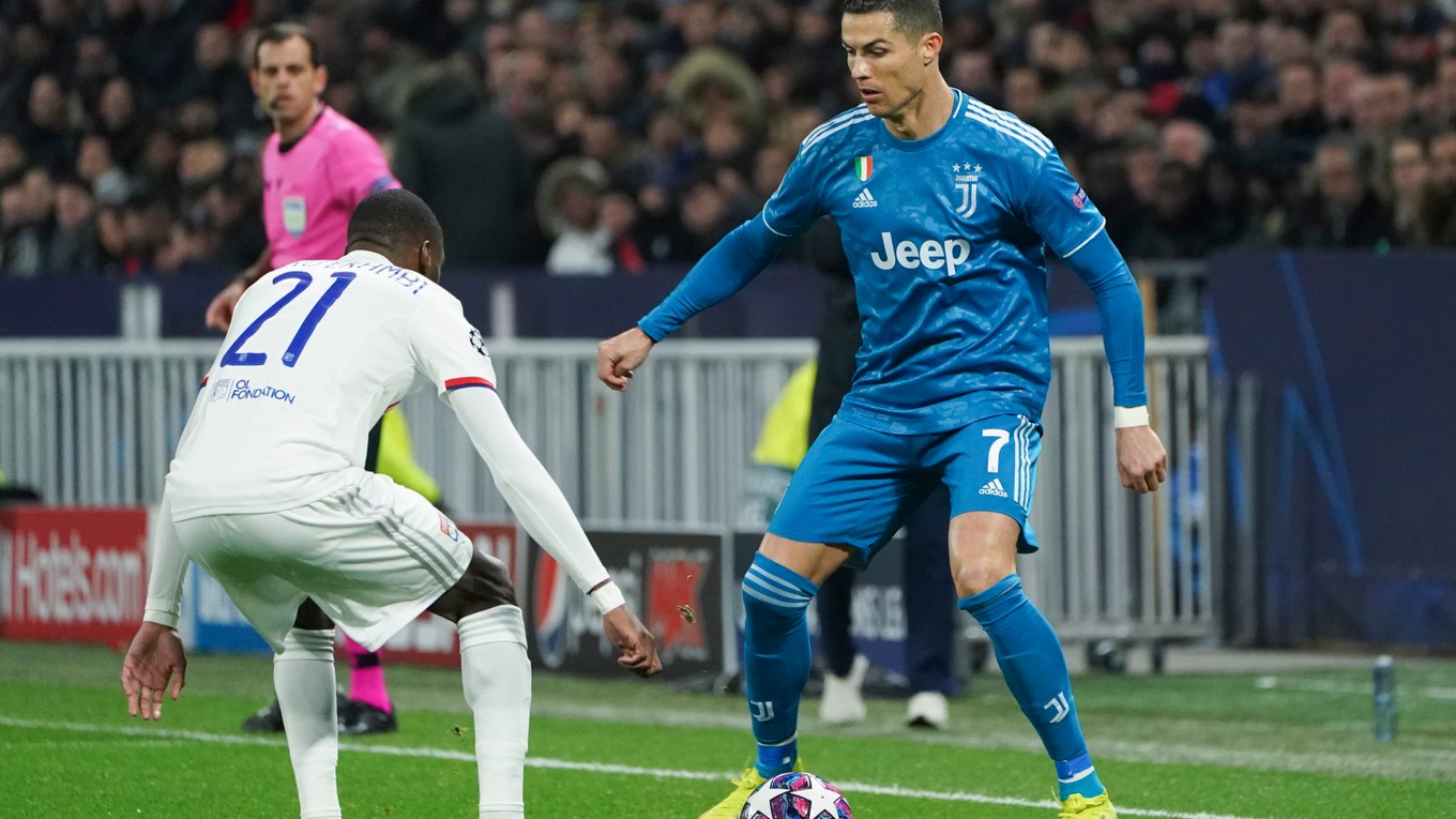 Momentka zo zápasu Juventus Turín - Olympique Lyon (Liga majstrov, osemfinále).