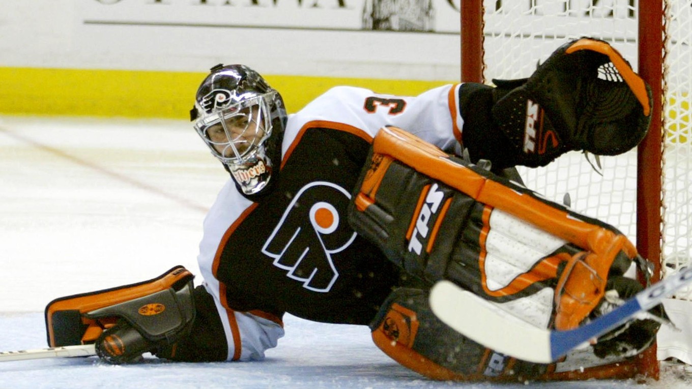 Roman Čechmánek v bránke klubu NHL Philadelphia Flyers v roku 2003.