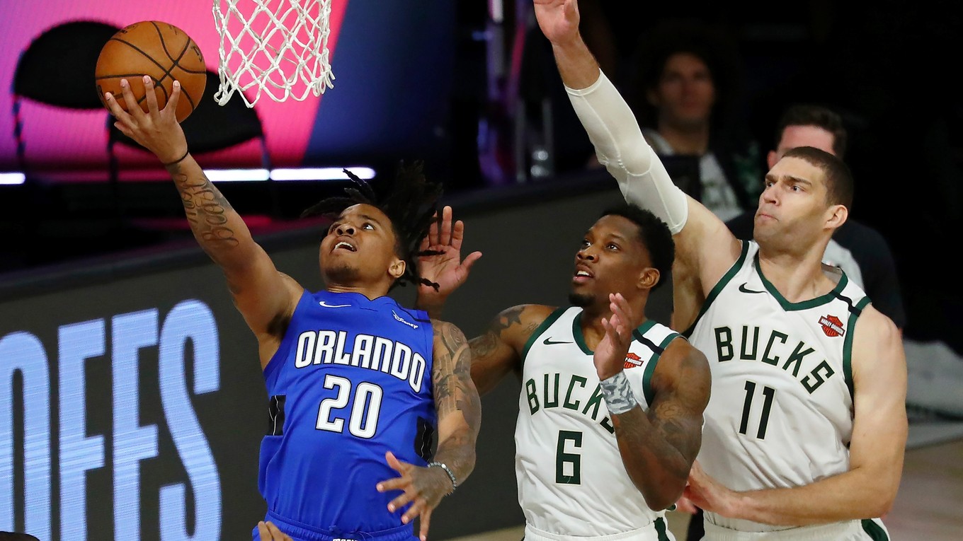 Hráči Milwaukee nečakane prehrali prvý zápas play off NBA.