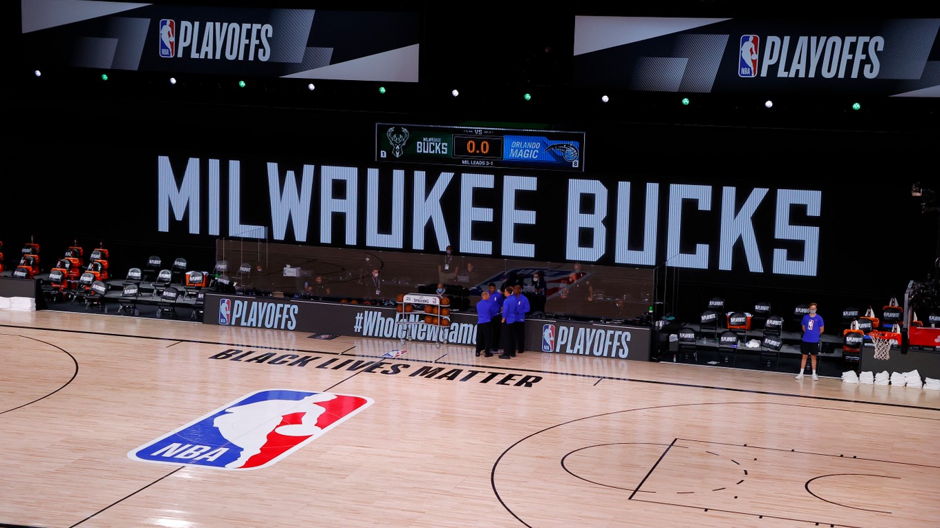 Basketbalisti Milwaukee Bucks bojkotovali zápas play off NBA.