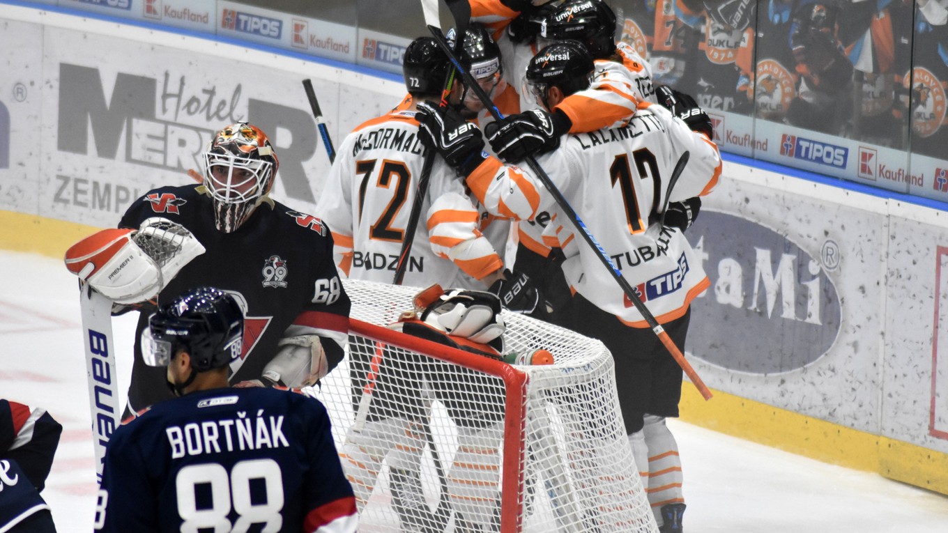 Hokejisti Michaloviec vstúpili do novej sezóny víťazstvom 4:1 nad bratislavským Slovanom.