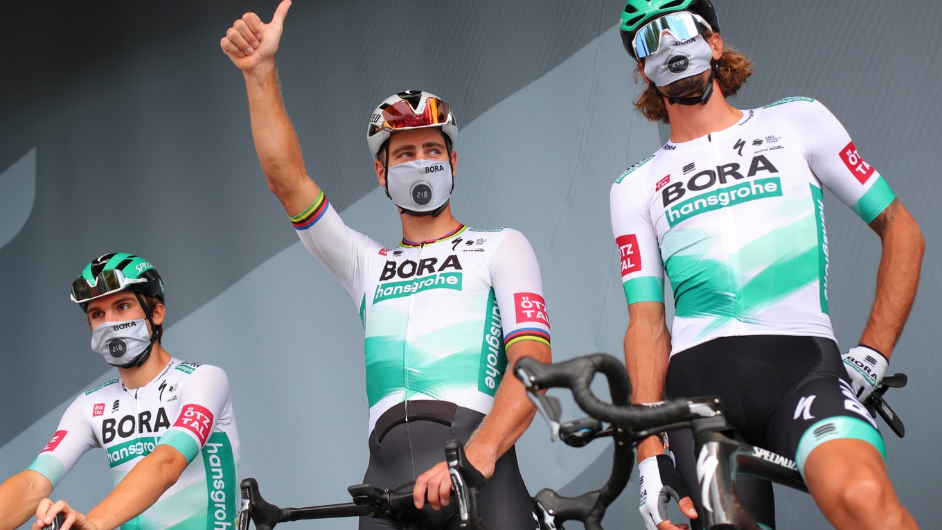 Peter Sagan (v strede) na ilustračnej fotografii.