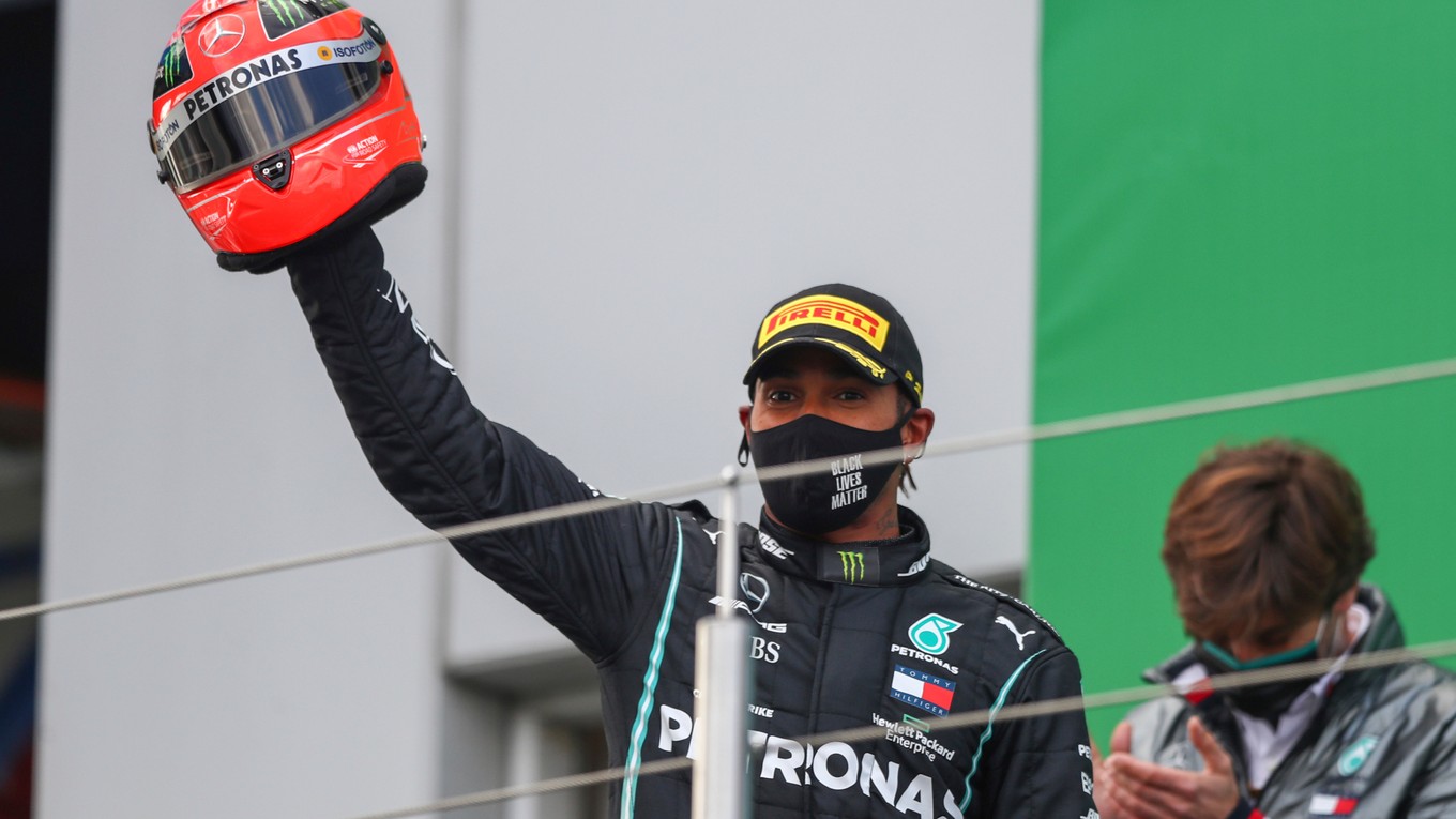 Lewis Hamilton po víťazstve na VC Eifelu 2020.