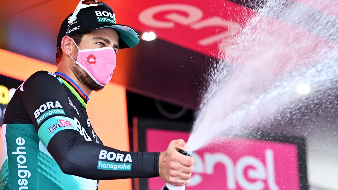 Peter Sagan sa raduje z víťazstva v 10. etape na Giro d'Italia 2020.