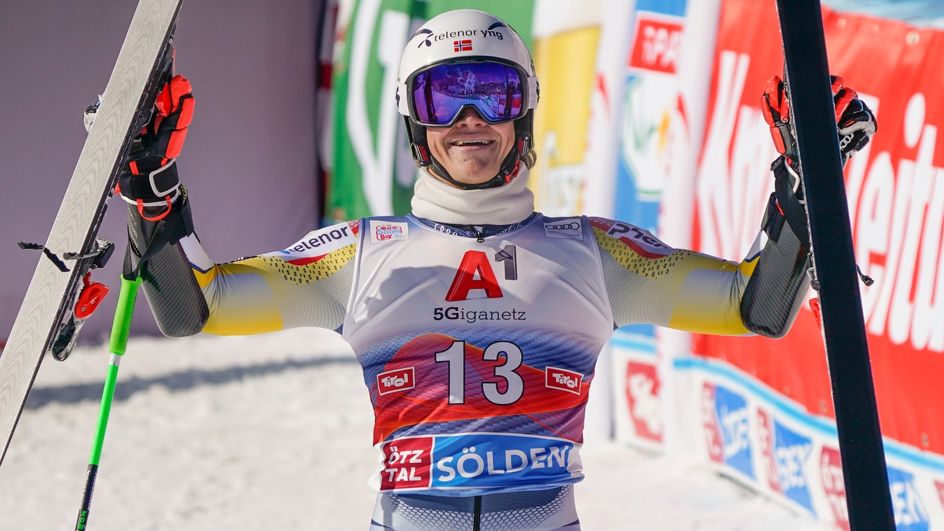 Nór Lucas Braathen triumfoval v obrovskom slalome v Söldene.
