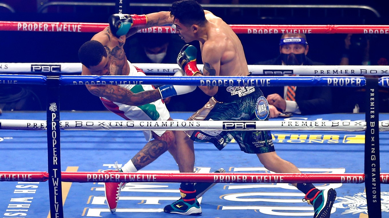 Gervonta Davis (vľavo) a Leo Santa Cruz.