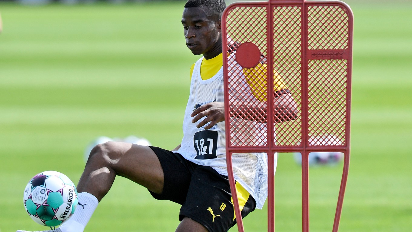 Youssoufa Moukoko na tréningu Borussie Dortmund.