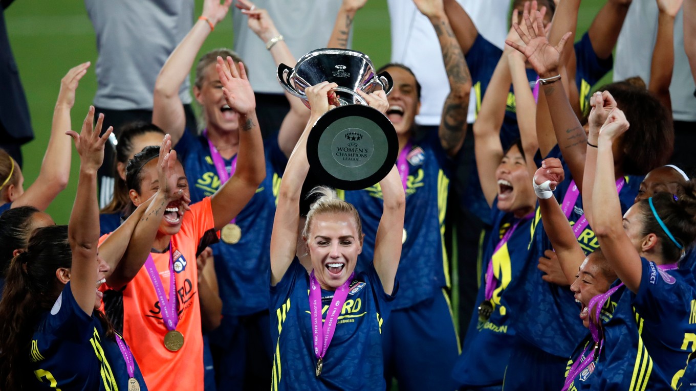 Ženský tím Olympique Lyon po víťazstve vo finále futbalovej Ligy majstrov žien.