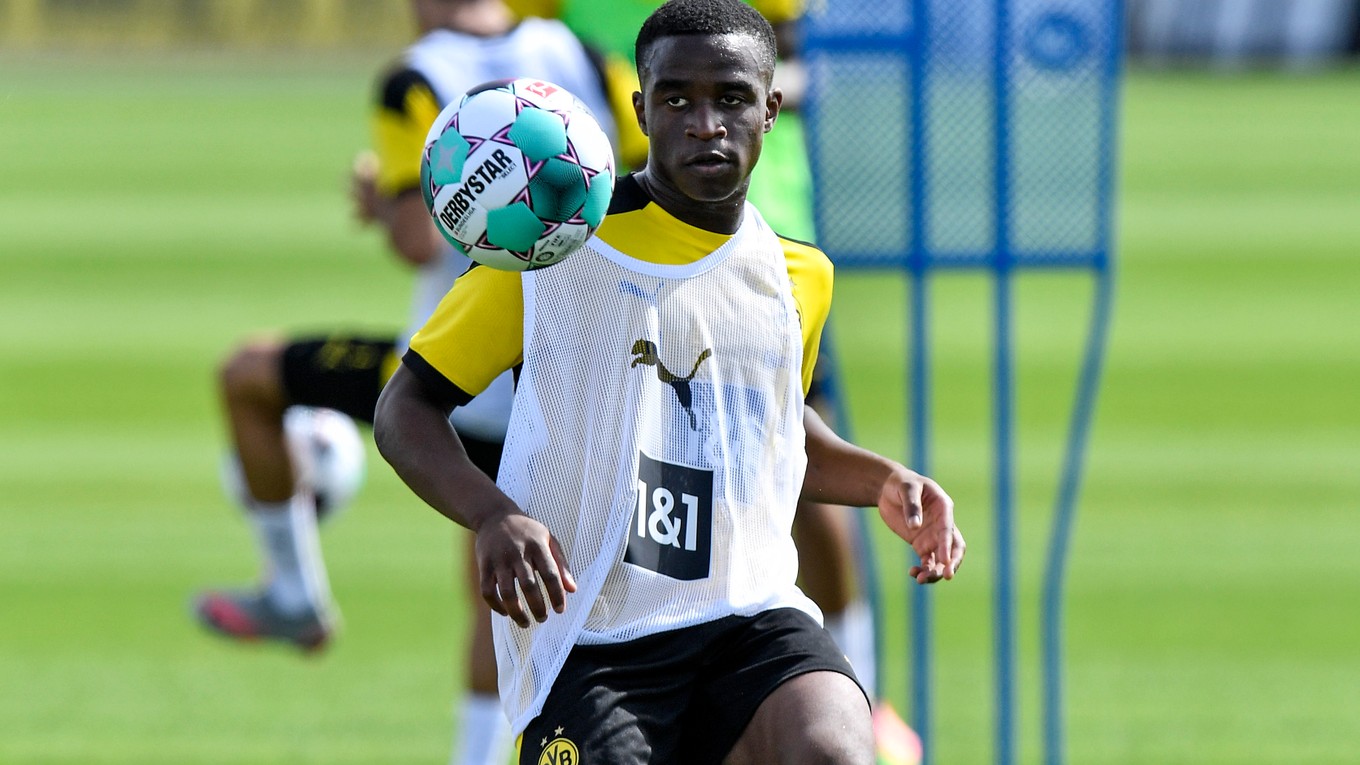 Youssoufa Moukoko na tréningu Borussie Dortmund.