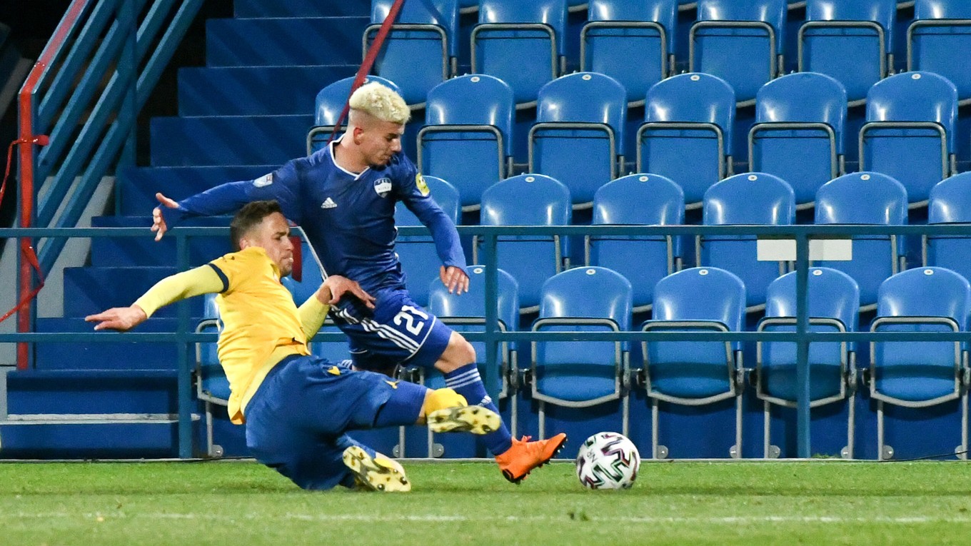 Jannik Muller (vľavo) a Matteo Olivero v zápase FC Nitra - DAC Dunajská Streda.