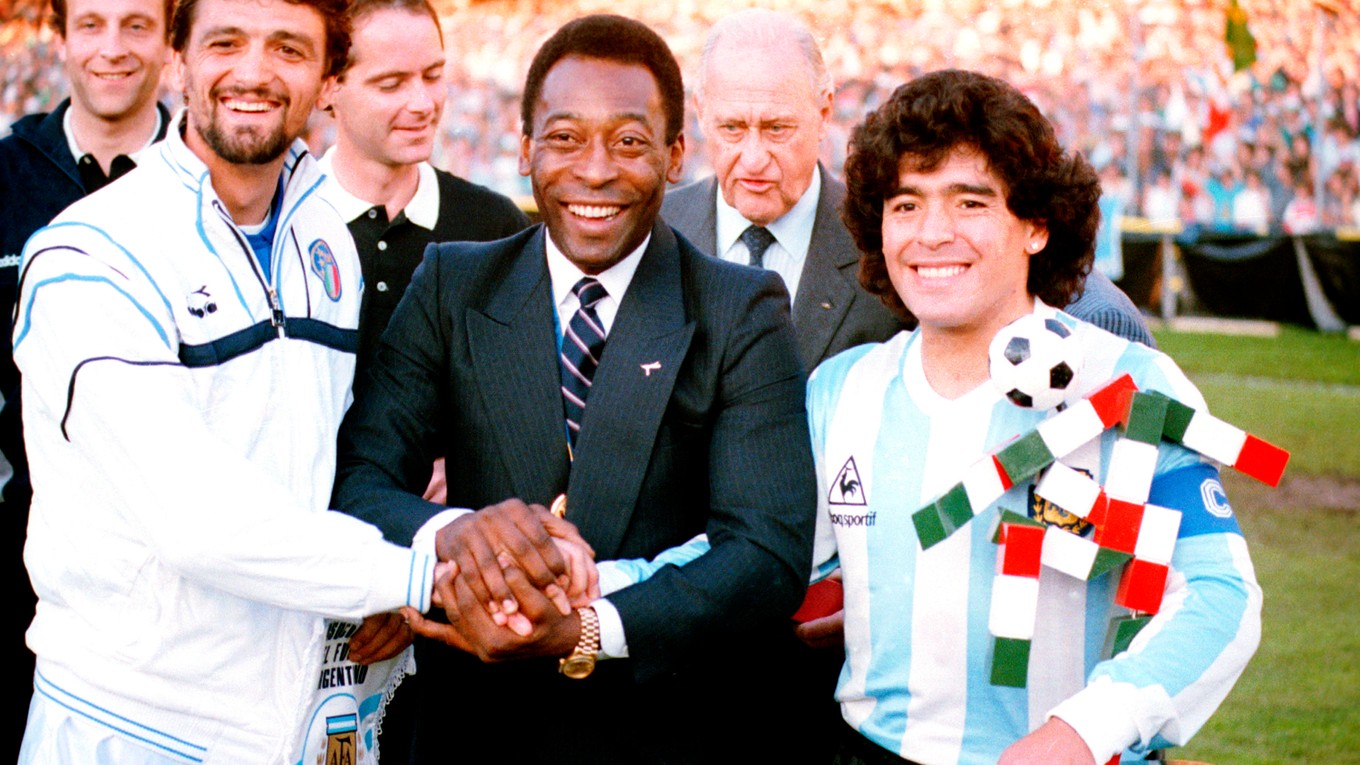 Diego Maradona (vpravo) spolu s Pelém.