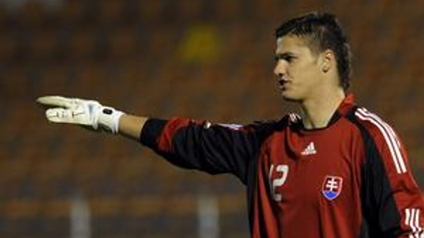 Trnavský rodák a odchovanec Ľuboš Kamenár (17. 6. 1987) odchytal päť zápasov za Trnavu a 100 za Artmediu Petržalka. S Petržalkou má dva tituly, raz vyhral Slovenský pohár. Prešiel celou mládežníckou reprezentáciou od pätnástky po dvadsaťjednotku. Reprezen