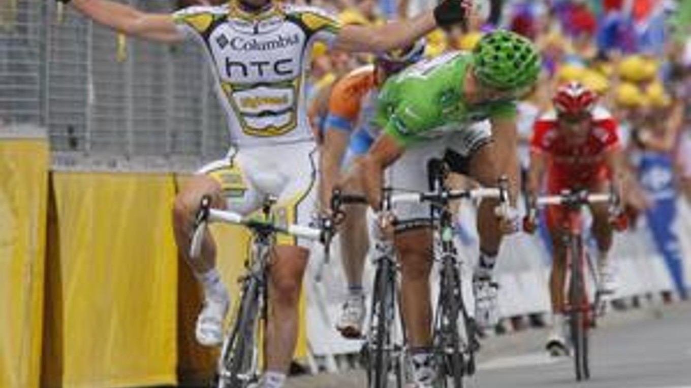 Víťaz 10. etapy Mark Cavendish (vľavo) a druhý v poradí Thor Hushovd.
