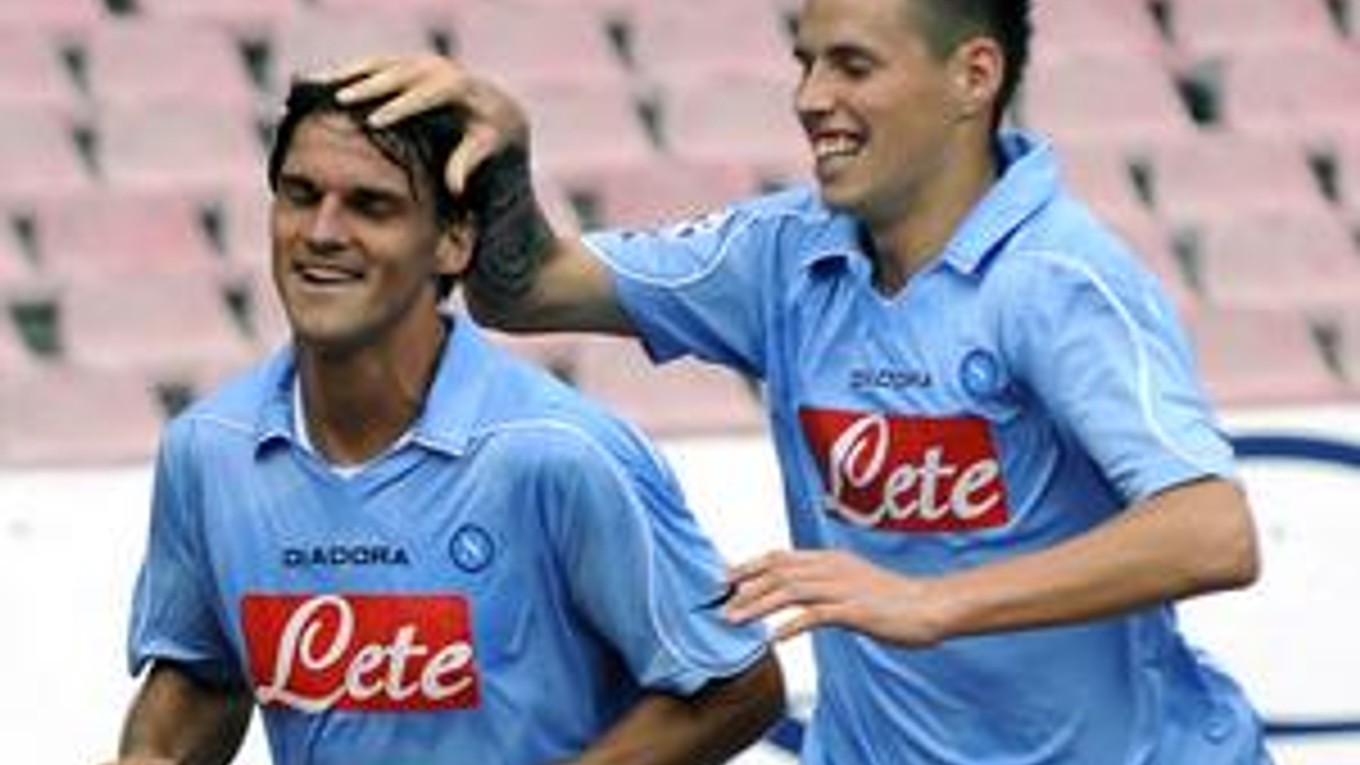 Inter Miláno nevzdáva snahu o získanie Mareka Hamšíka (vpravo).