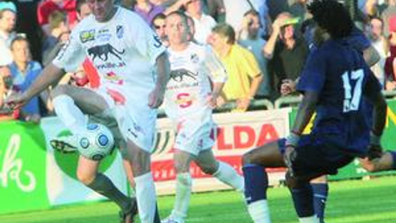 Július Šimon (v bielom)