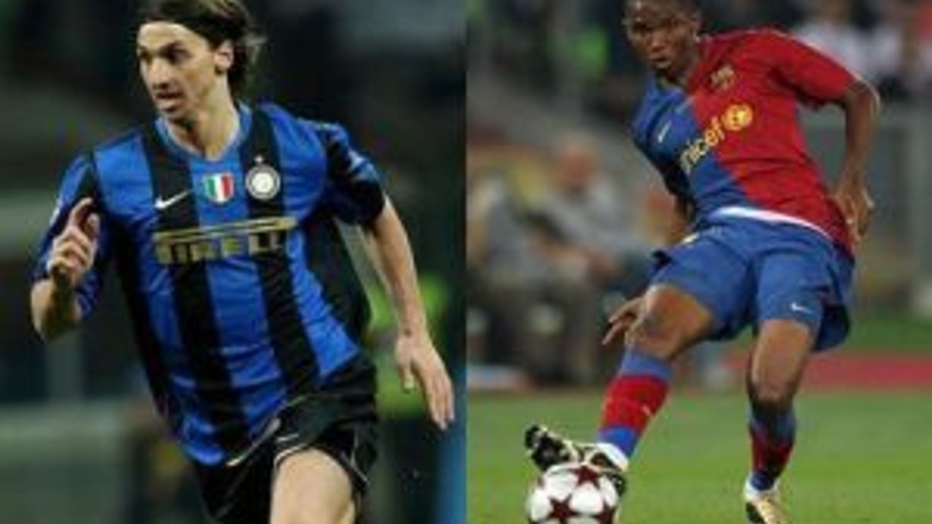 Samuel Eto'o (vpravo) a Zlatan Ibrahimovič menili dresy.